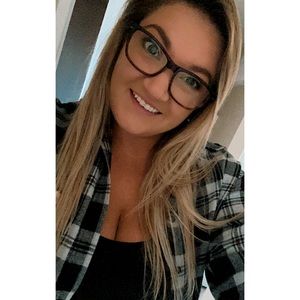 Meet your Posher, Adriane